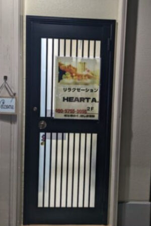 2階の入口ドアから、どうぞ〜お入りください♪